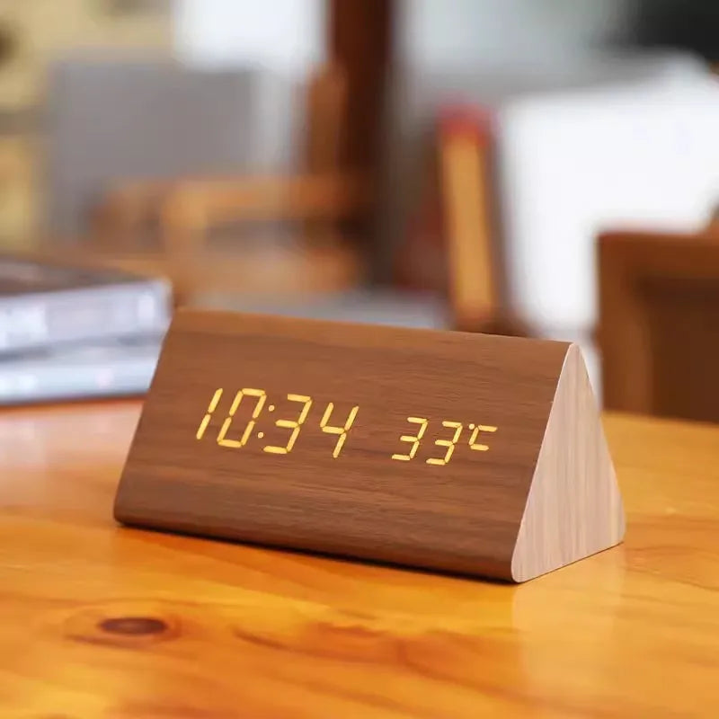 EcoLED Clock - Digitalt trälarm med röststyrning MILA Sverige