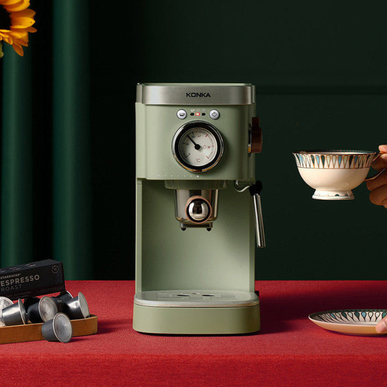 High-end 20 Bar Espressomachine with 1.2L capacity, milk frother and precise temperature control.