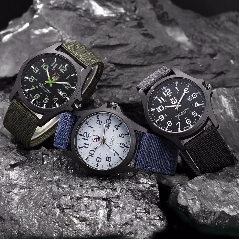 "Herrar militärt armbandsur med lysande urtavla, stoppur, rostfritt stål och silikonrem, perfekt för äventyr och vardagsbruk.