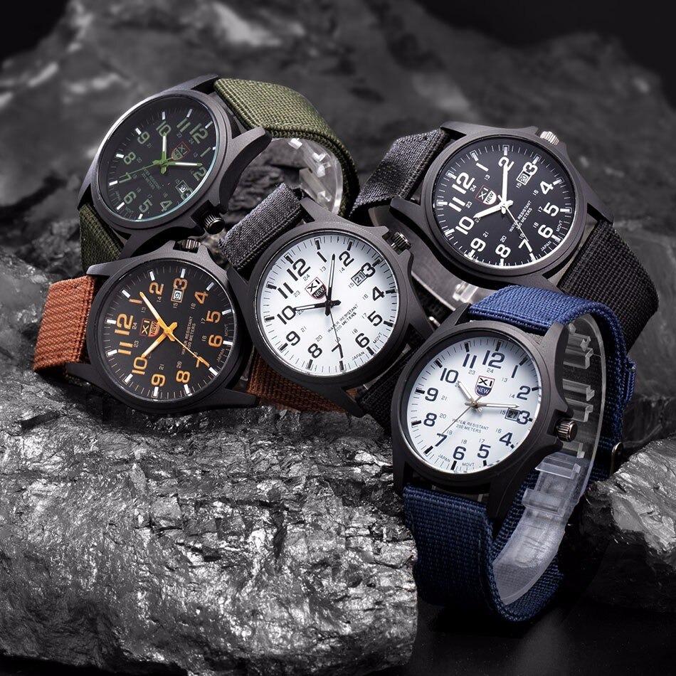"Herrar militärt armbandsur med lysande urtavla, stoppur, rostfritt stål och silikonrem, perfekt för äventyr och vardagsbruk.