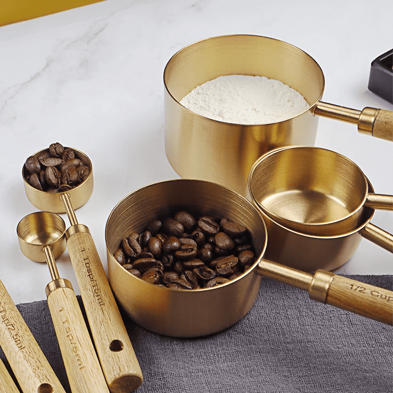 Gold plated and wood 8-piece measuring set with precise measurements for baking