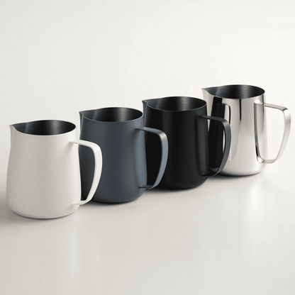Mjölkkanna 450 ml i Rostfritt Stål – Nordisk Stil Mjölkskumningskanna för Espresso, Latte & Cappuccino