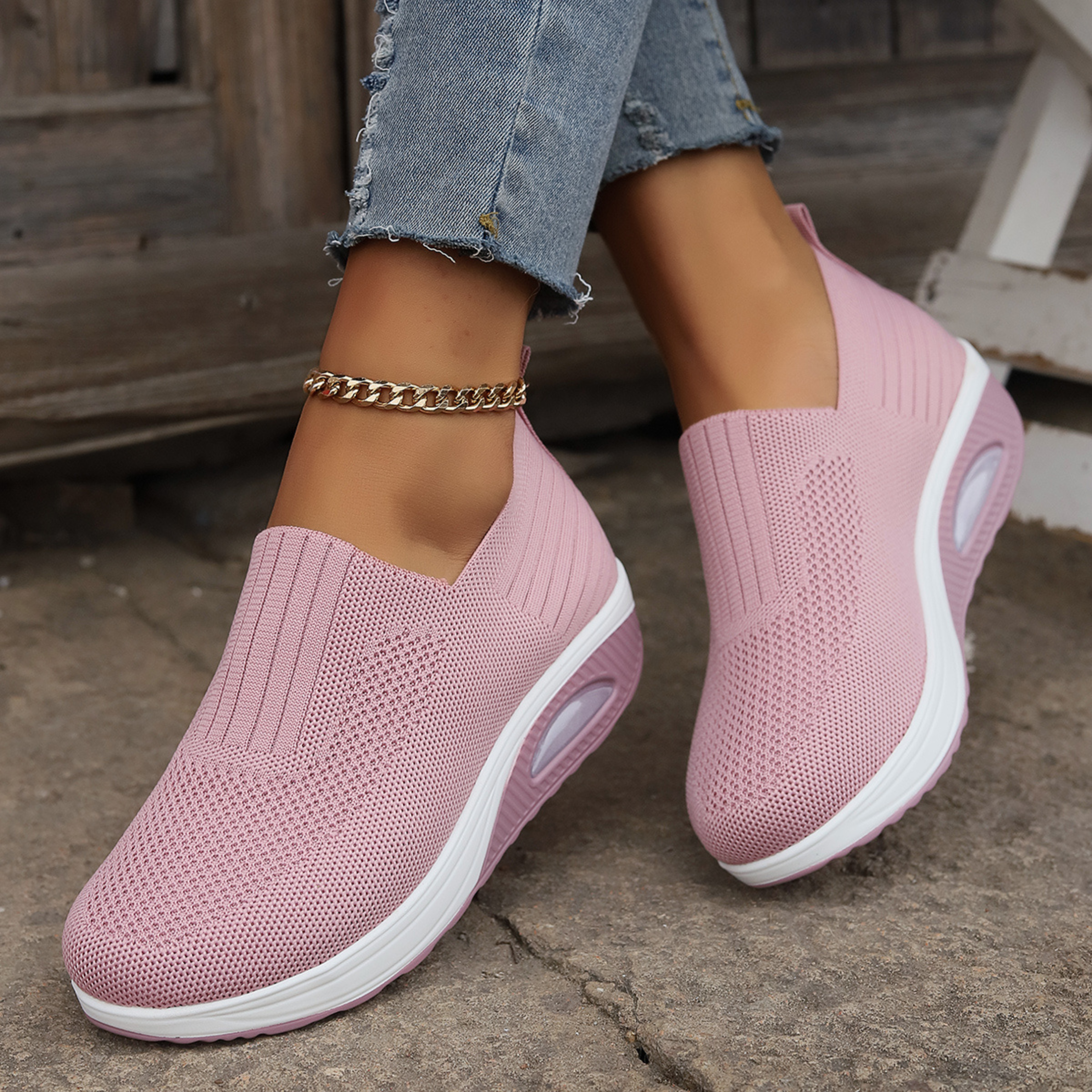 "Ortopediska sneakers för kvinnor, modern design i trendiga färger, erbjuder stöd och komfort för daglig användning."