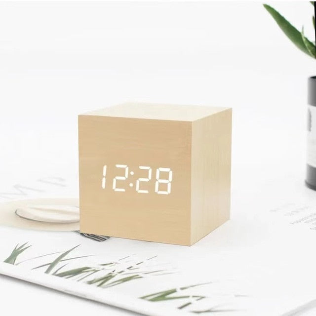 Carvallo – Stilig LED-väckarklocka med minimalistisk design och smarta funktioner Carvallo