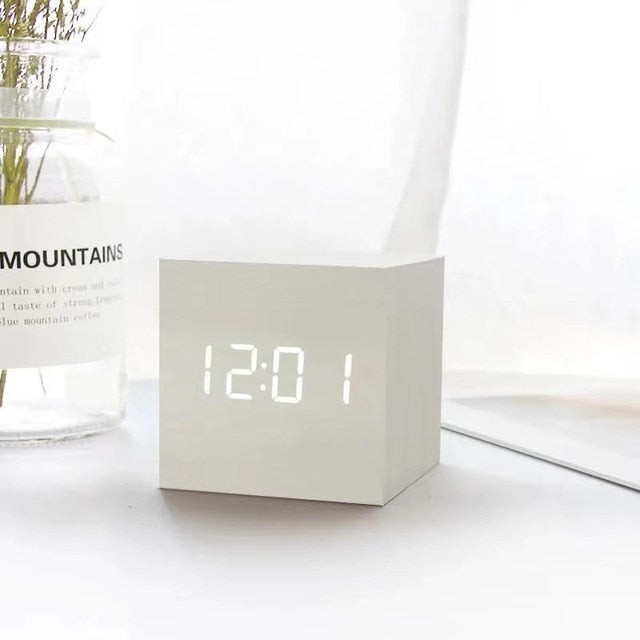 Carvallo – Stilig LED-väckarklocka med minimalistisk design och smarta funktioner Carvallo